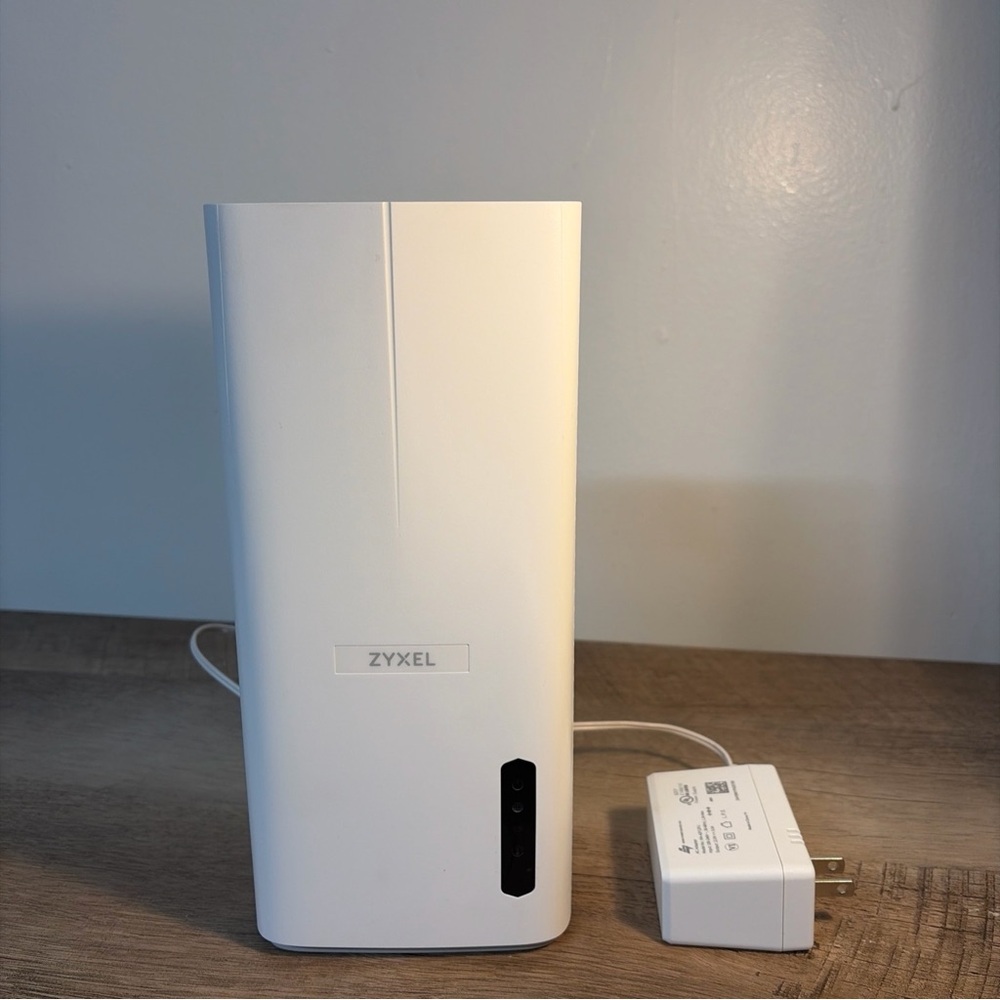 ZYXEL EX7710-B0 AX11000 WiFi 6E 10Gb WAN/LAN Tri Band Ethernet Gateway Router
